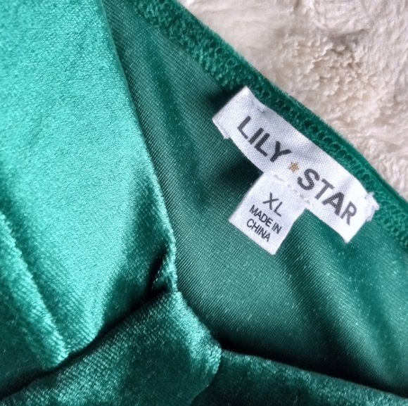 LILY STAR Emerald Velvet Crop Long Sleeve Top - Picture 3 of 9